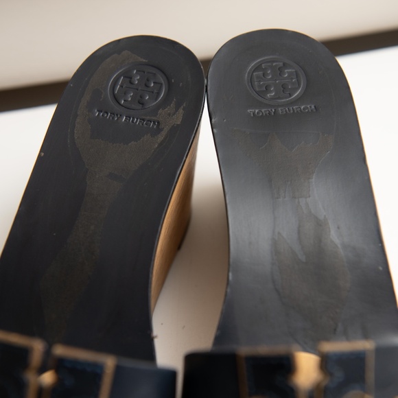 Tory Burch Wedge Black Leather Wood Platform Sandals LOGO Size 9 Slip On Heels - Picture 3 of 7
